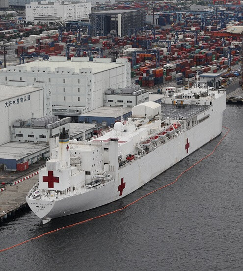 東京港に寄港した米海軍の病院船「マーシー」