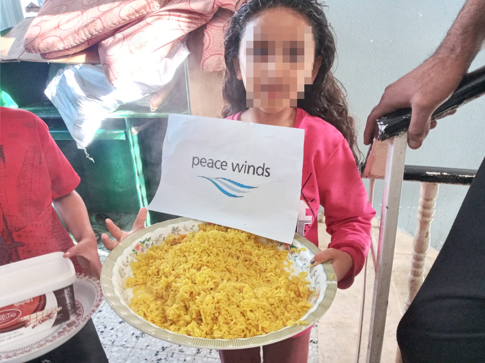 【パレスチナ】ガザ地区の避難所に温かい食事を提供しました